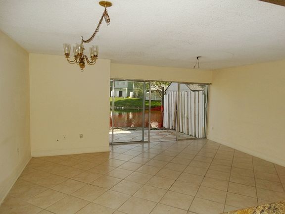 3rd image of 879 Crystal Lake Dr