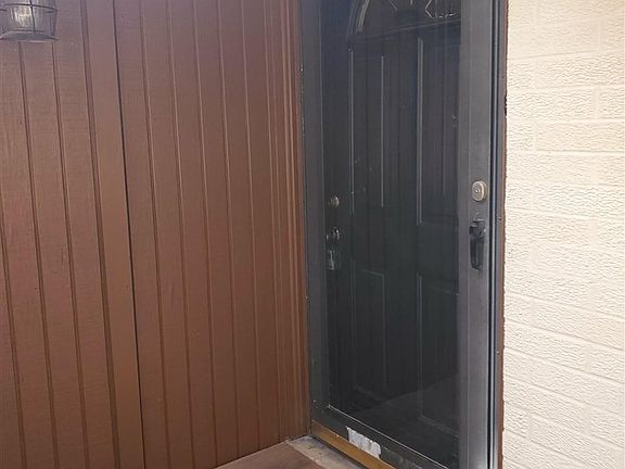 2nd image of 809 SE 38th St