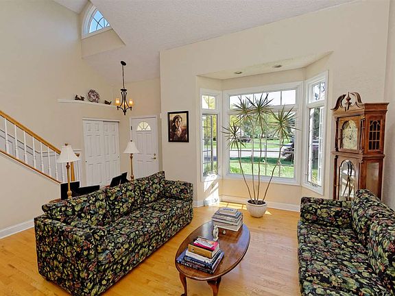5th image of 330 Highgate Dr