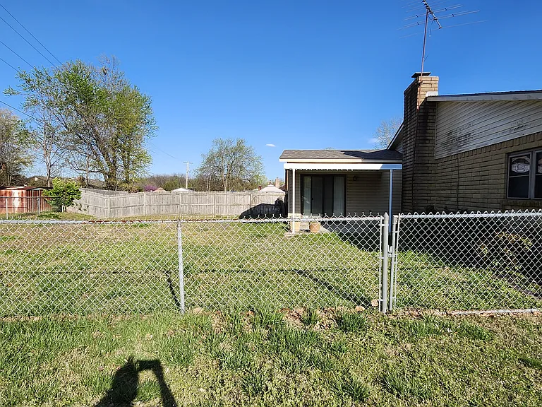600 Fairfax Dr — Photo 15