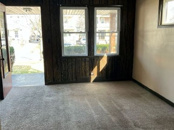 5th image of 9106 Rosewood Ave