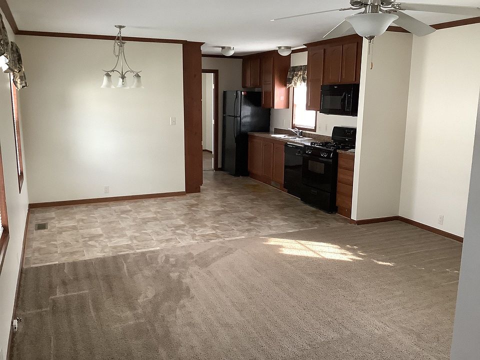 2nd image of 900 W Columbia St #38