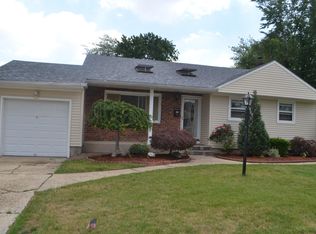 16 Frank Ave, Farmingdale, NY 11735