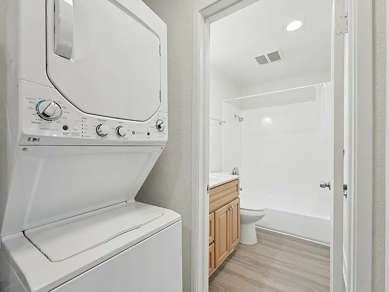 1x1 In-Unit Laundry SRA
