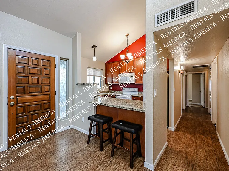 1621 E Vaughn St — Photo 11