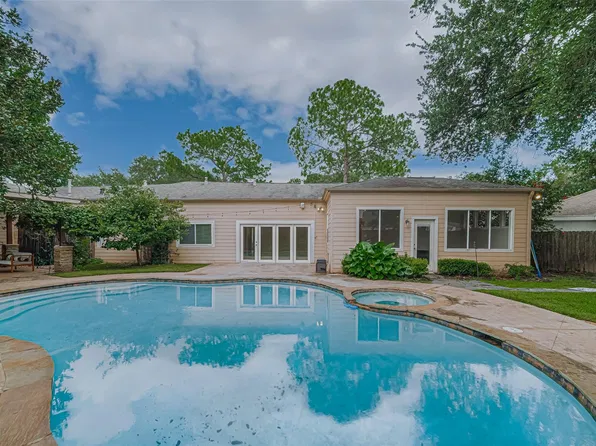 11914 Ashmead Dr, Houston, TX 77077