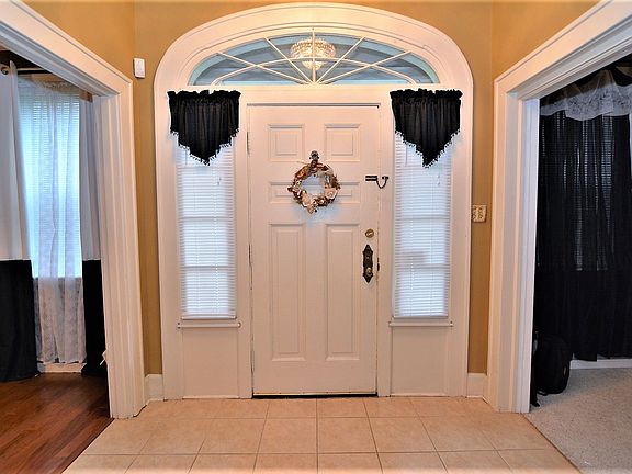 4th image of 1411 E Park Dr