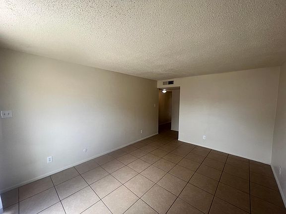 3rd image of 545 Palomas Dr SE #1