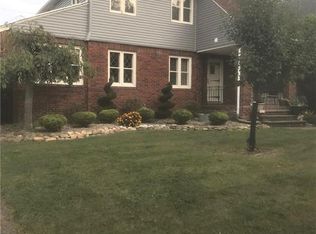 5827 Wickfield Dr, Parma Heights, OH
