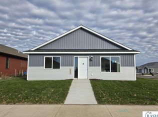 2012 Essler Dr, Saint Peter, MN 56082