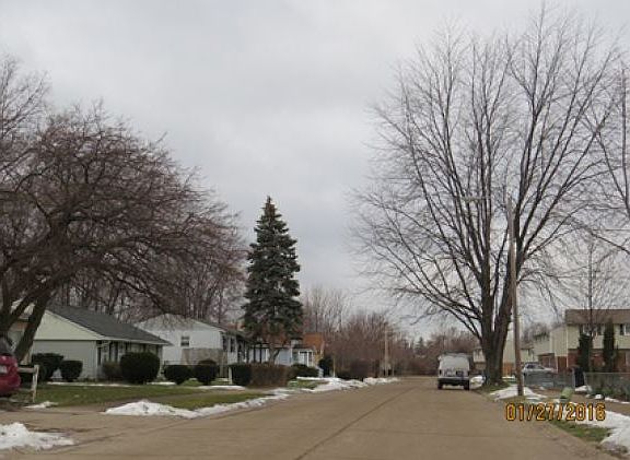 5th image of 556 Homeworth Ave
