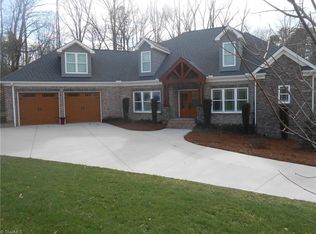 127 Starboard Ct, Stokesdale, NC 27357