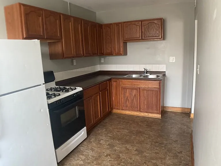 1540 Park Ave — Photo 5