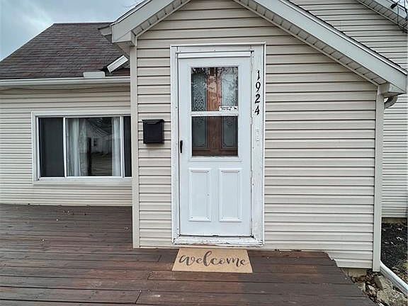 2nd image of 1924 Owen St
