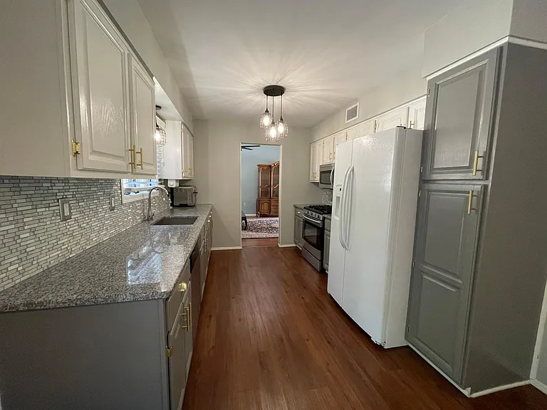 16 Jenny Ln — Photo 21