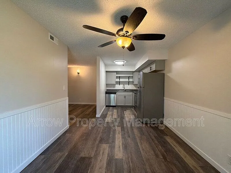 2 bed, 1.0 bath, 826 sqft, $1,195 — Photo 3