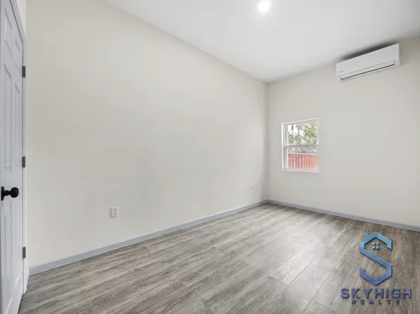 39 Graham Avenue image 10 of 12