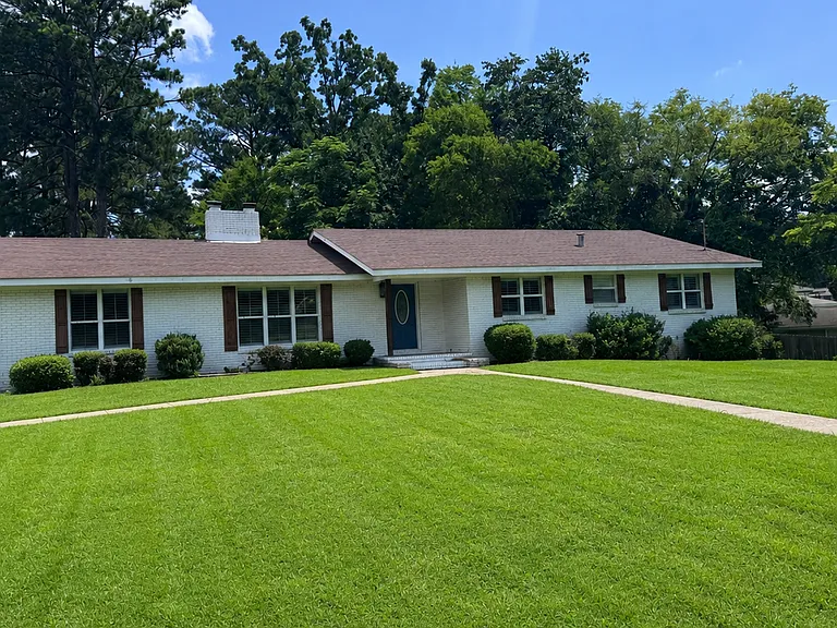 901 Pinedale Rd — Photo 1