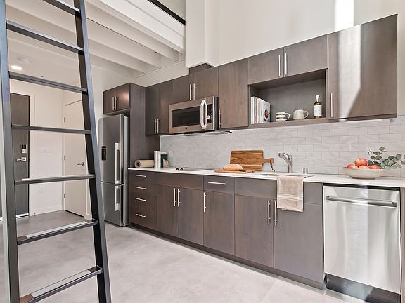 5th image of 736 Bellevue Pl E #513