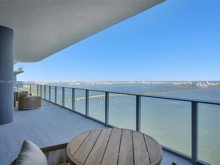 700 NE 24th St #Penthouse 5801 — Photo 2