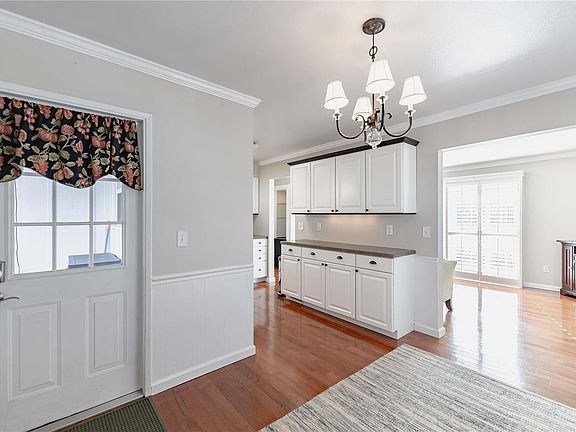 5th image of 424 Colony Woods Dr