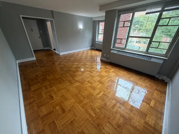 (undisclosed Address), Fresh Meadows, NY 11365