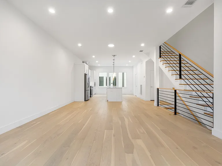 3915 N Hall St #103 — Photo 8