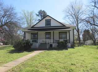 220 E 4th St, Grove, OK 74344
