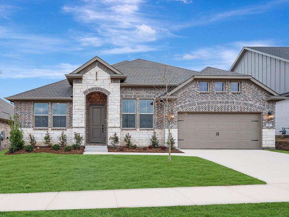 1st image of 711 Emerald Hts