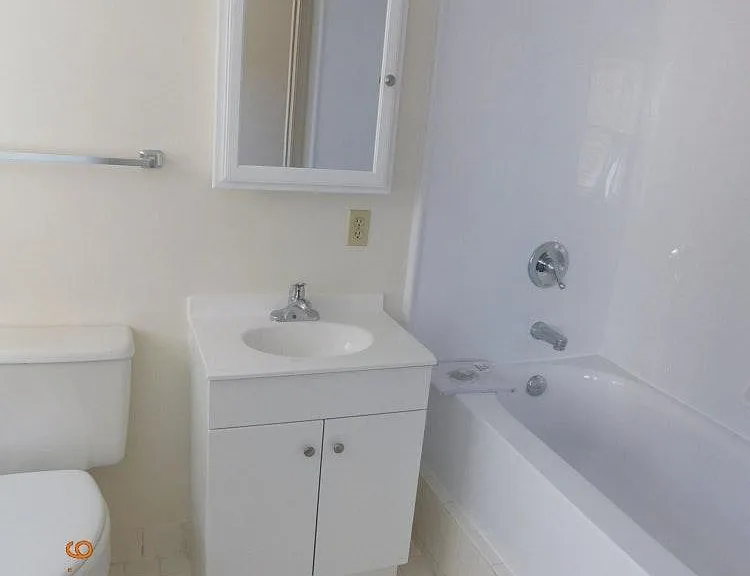 1251 Banks Aly NW #6 — Photo 12