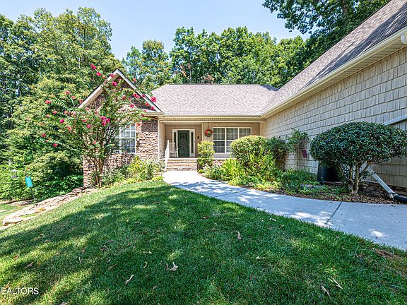 2nd image of 1313 Farrington Dr