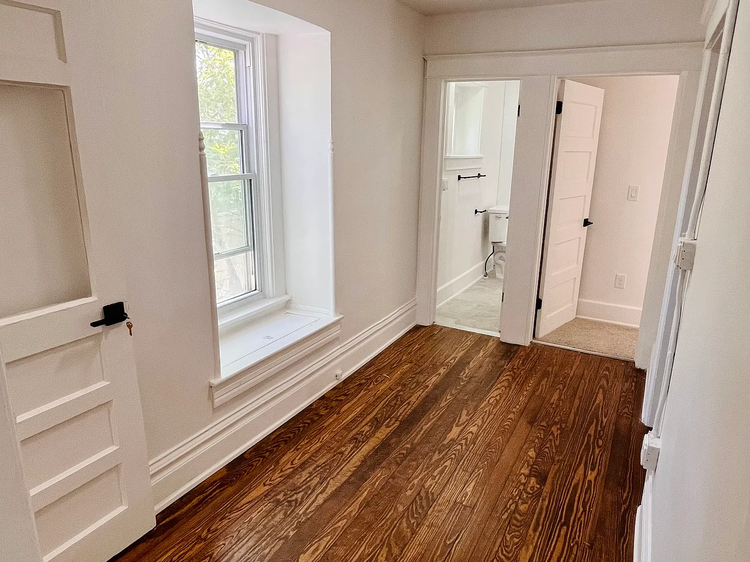 2 bed, 700 sqft, $2,995 — Photo 3