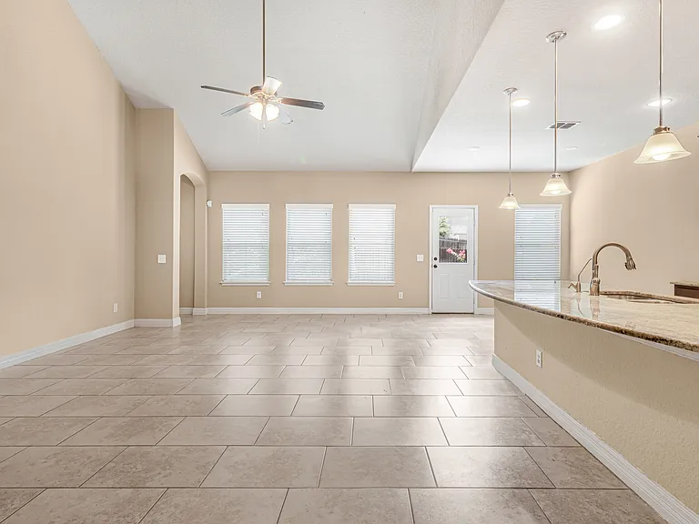 5488 Devonwood St — Photo 3