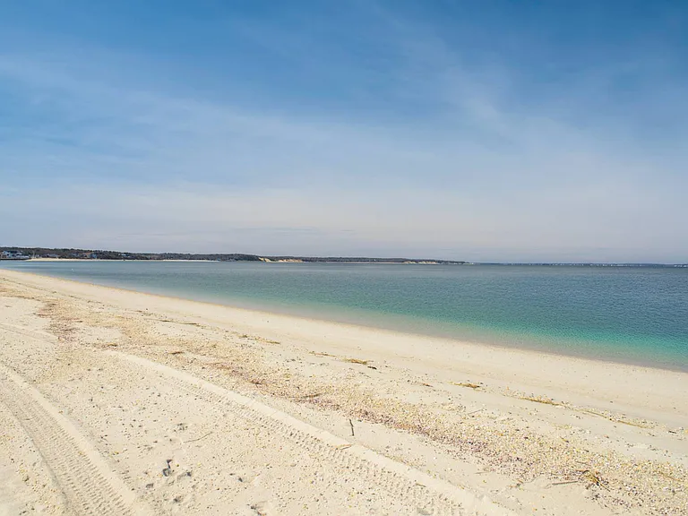81 Cold Spring Point Rd — Photo 4
