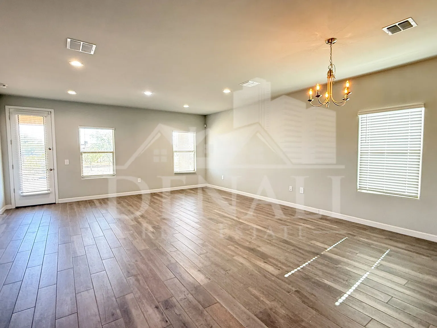 4 bed, 2.0 bath, 2051 sqft, $2,095 — Photo 3