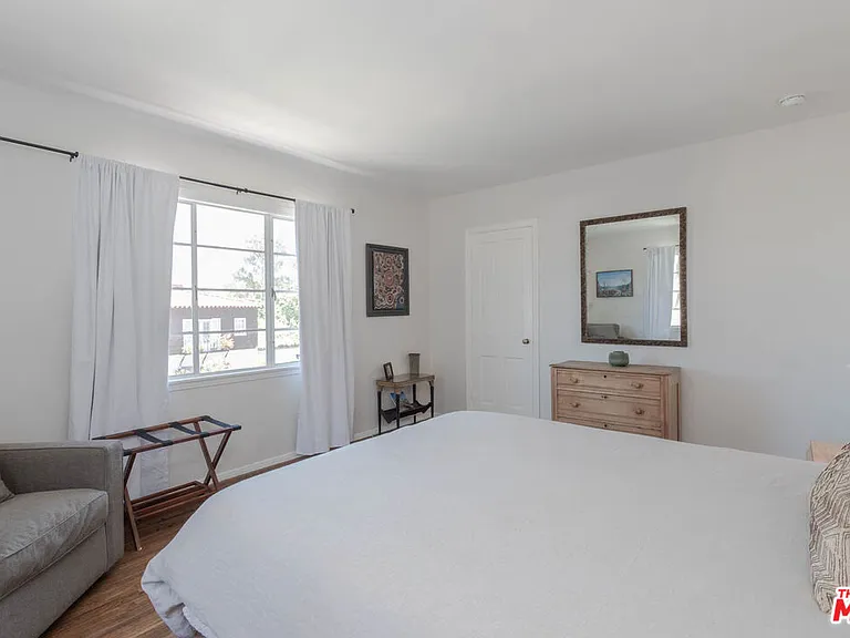 10959 Strathmore Dr — Photo 26