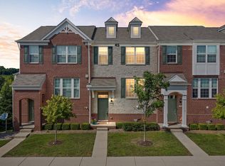 27884 Middleton Dr, Novi, MI 48377