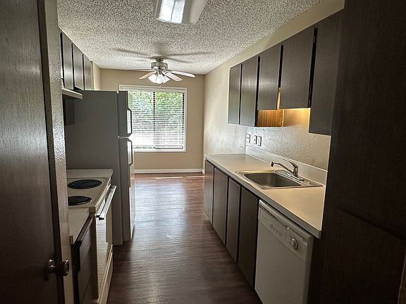 3rd image of 2700-2728 SW Beaverton Hillsdale Hwy #2712
