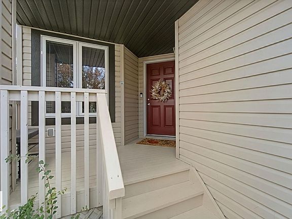 3rd image of 628 Foxtail Ln