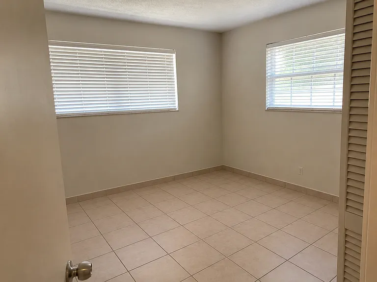 940 Benevento Ave — Photo 11