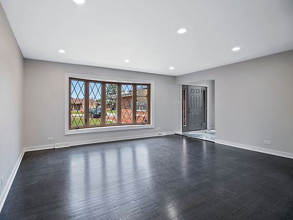 5th image of 17149 School St