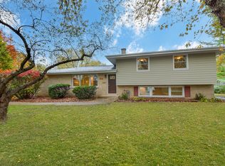 816 Emerald Dr, Naperville, IL 60540