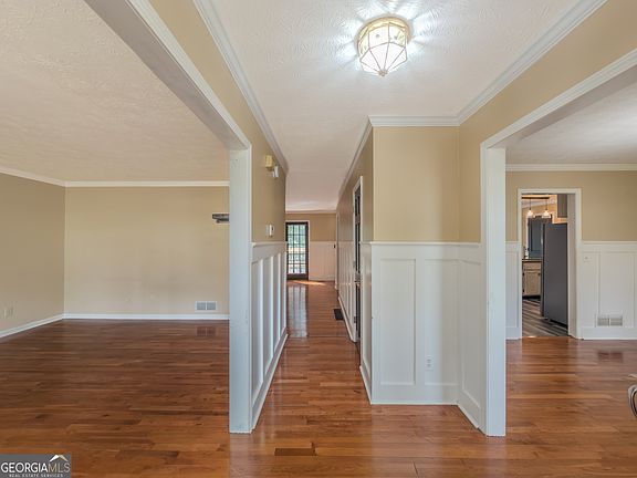 3rd image of 2092 Plantation Rd