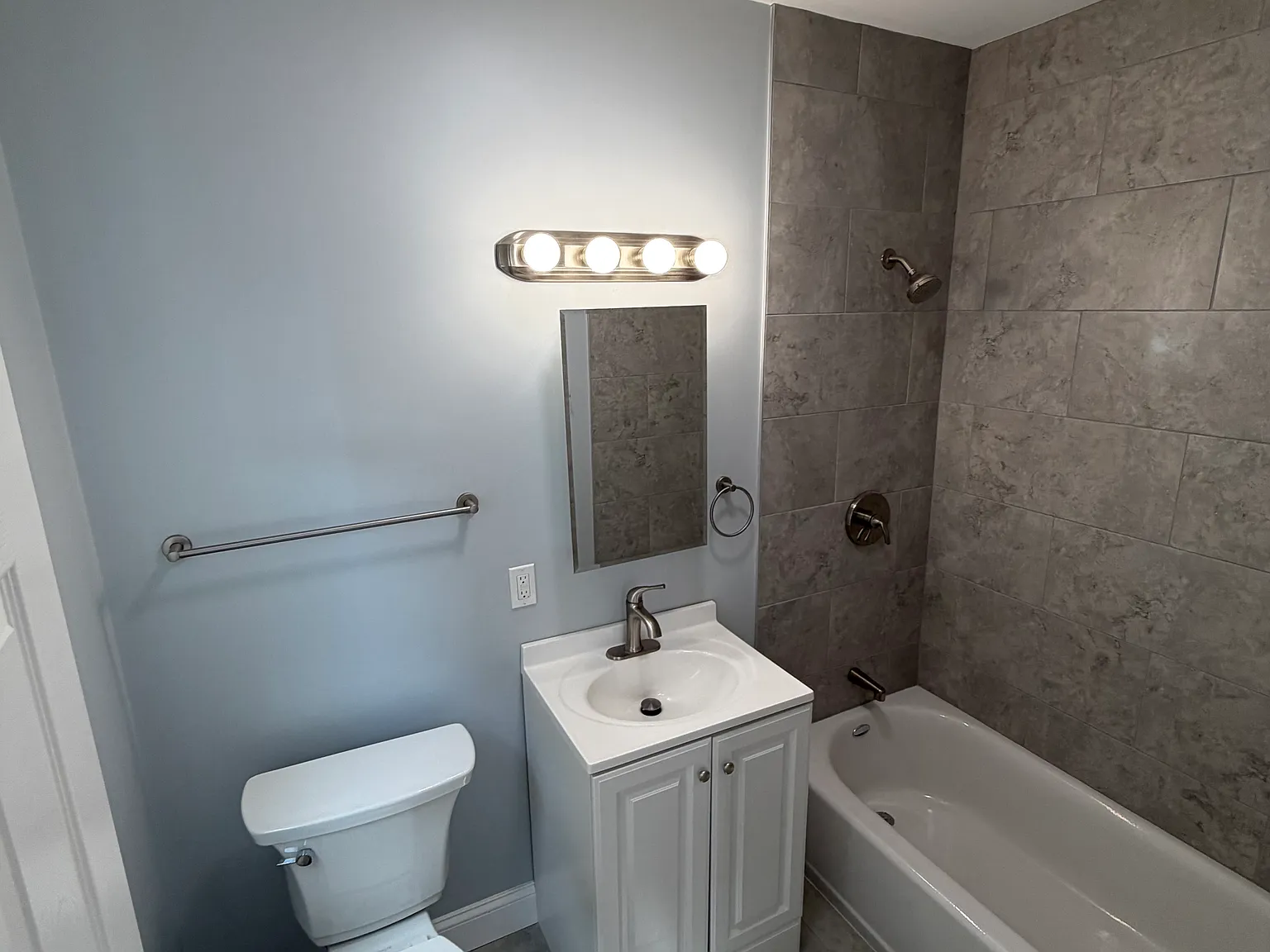 2 bed, 900 sqft, $1,700 — Photo 4