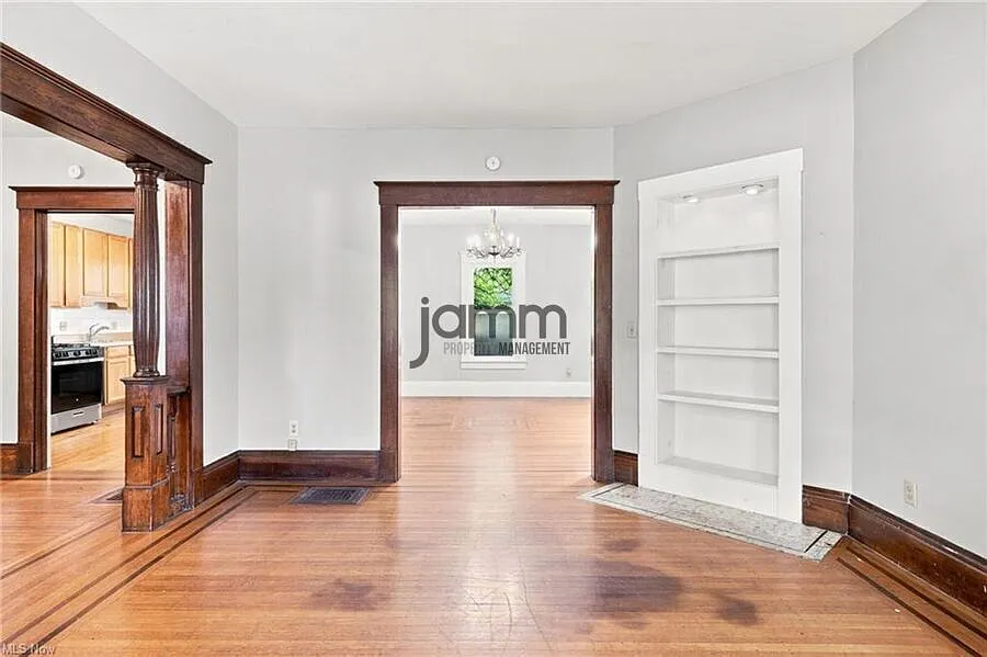3-Bedroom Townhome near Tremont!! — Photo 4