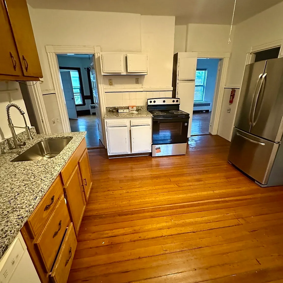 4 bed, 1.0 bath, 1524 sqft, $4,750 — Photo 2