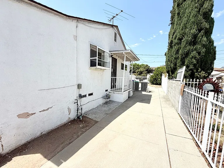 221 W Hammel St — Photo 22