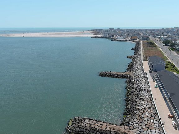 2nd image of 121 Seaview Ct