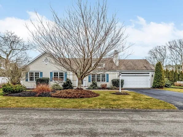 70 Schooner Ln, Barnstable, MA 02630