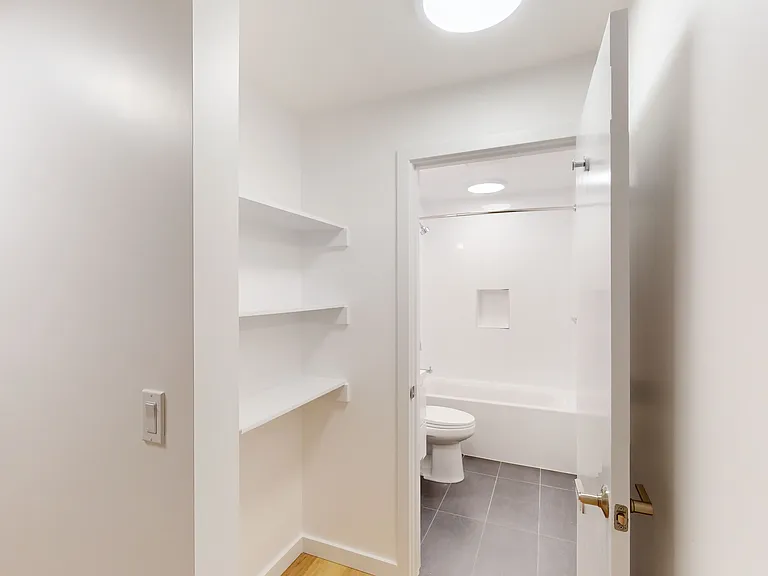 2425 Buchanan St — Photo 4